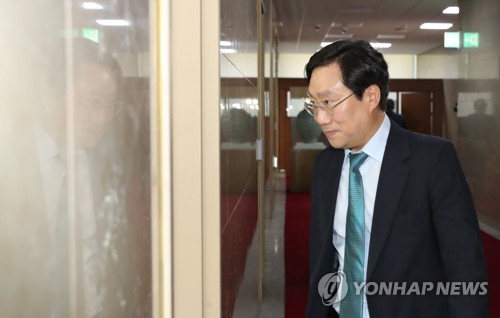 국회의장실로 들어가는 양정철 민주연구원장