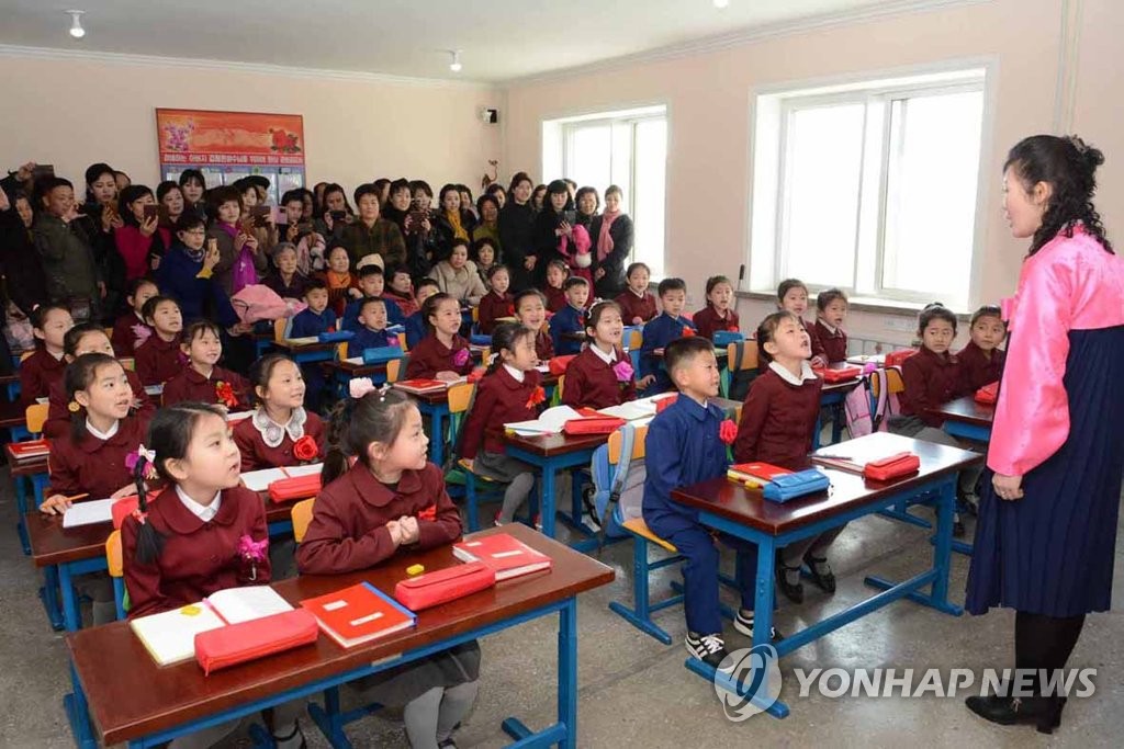 북한 소학교 교실 모습