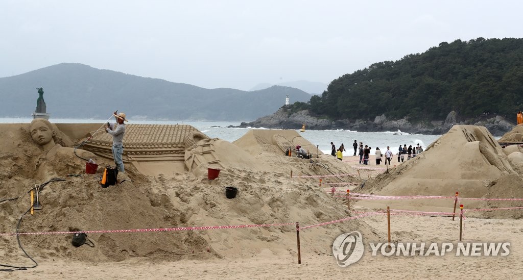 모래 조각 전시장으로 변신한 해운대