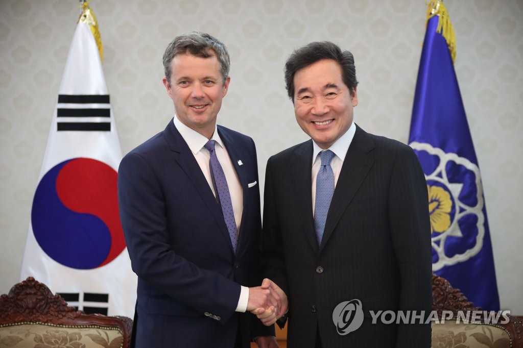 S. Korean PM meets Danish crown prince S. Korean PM meets Danish crown prince
