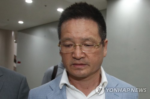 두번째 영장실질심사 출석하는 윤중천