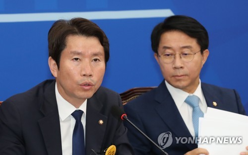 발언하는 이인영