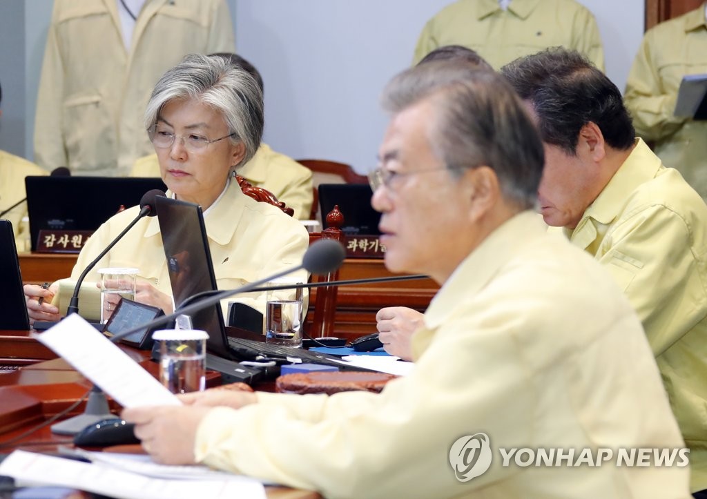 President Moon Jae-in (R) speaks at a Cabinet meeting at Cheong Wa Dae on May 29, 2019, with Foreign Minister Kang Kyung-wha seated near him. (Yonhap)