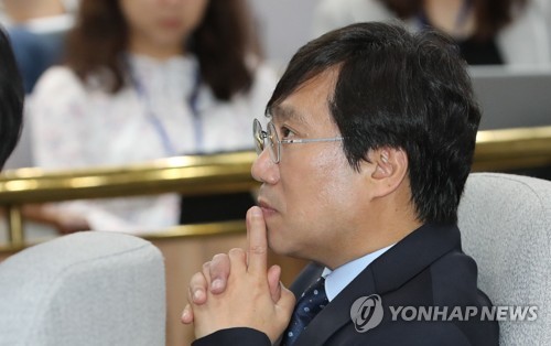 당원게시판 시연 지켜보는 양정철