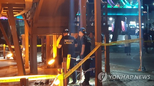 여수 거북선 계단 파손