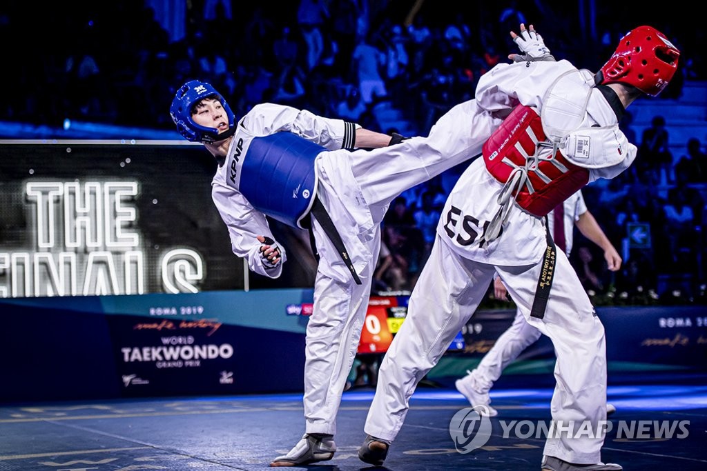 공격하는 장준.