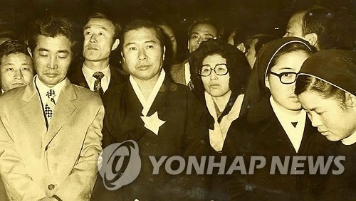 '인권회복을 위한 기도회' 나온 DJ와 이희호 여사