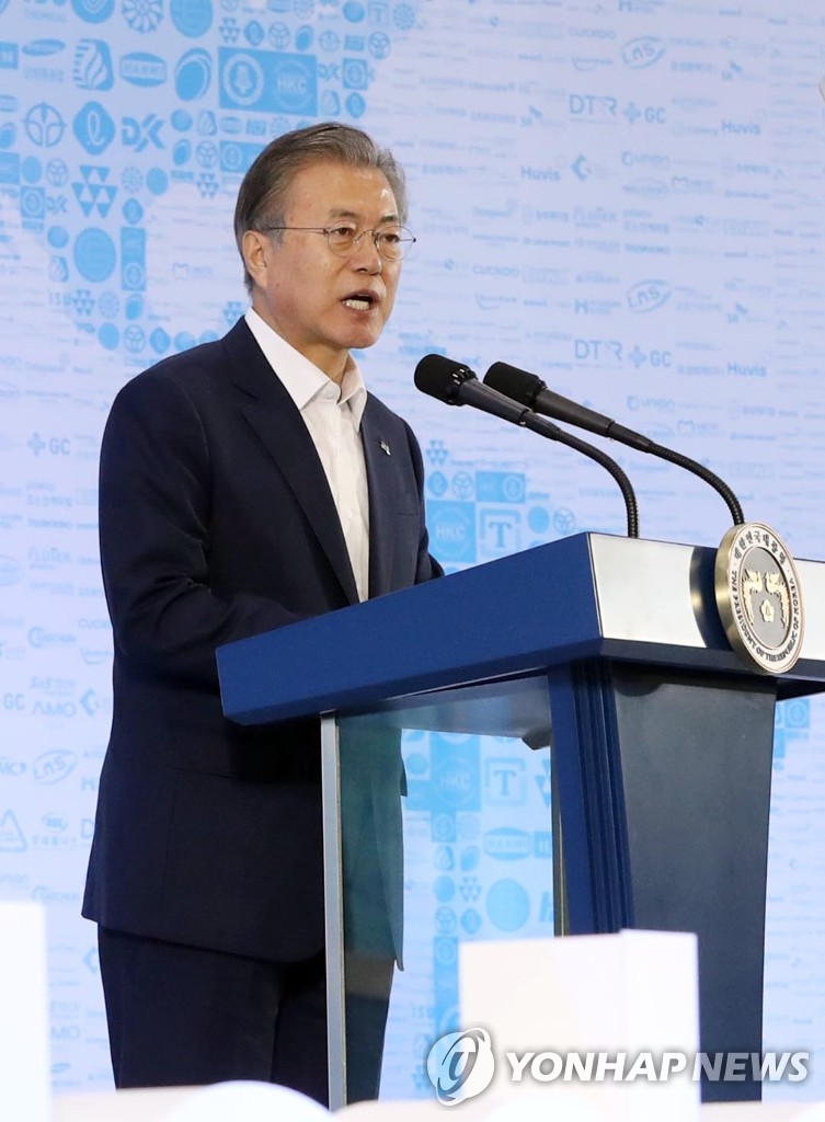 President Moon Jae-in delivers a speech on a strategy to develop South Korea's manufacturing industry during an event in Ansan, Gyeonggi Province, on June 19, 2019. (Yonhap)
