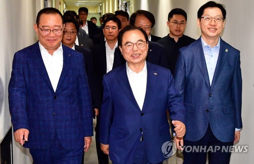 밝은 표정의 부울경 단체장