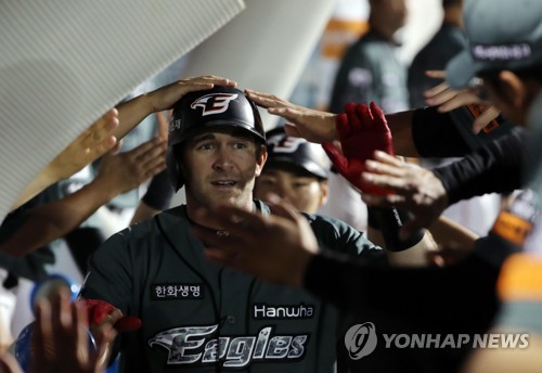 모처럼 활짝 웃는 호잉