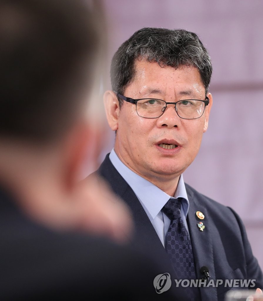 대북 지원 입장 밝히는 통일부 장관