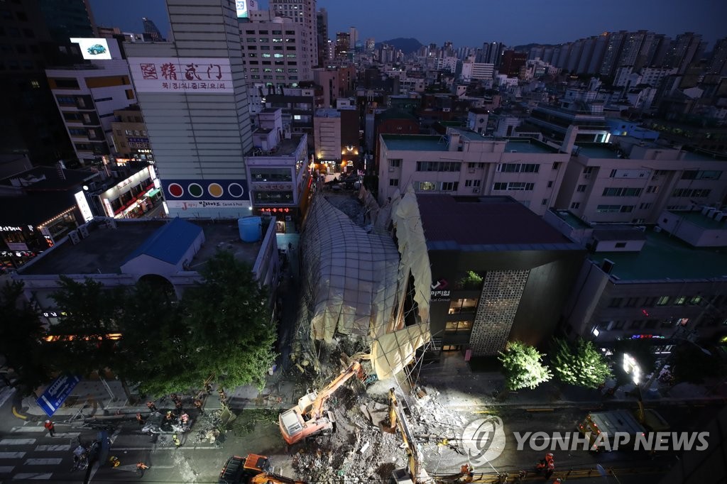 도심 붕괴 현장 야간 구조작업