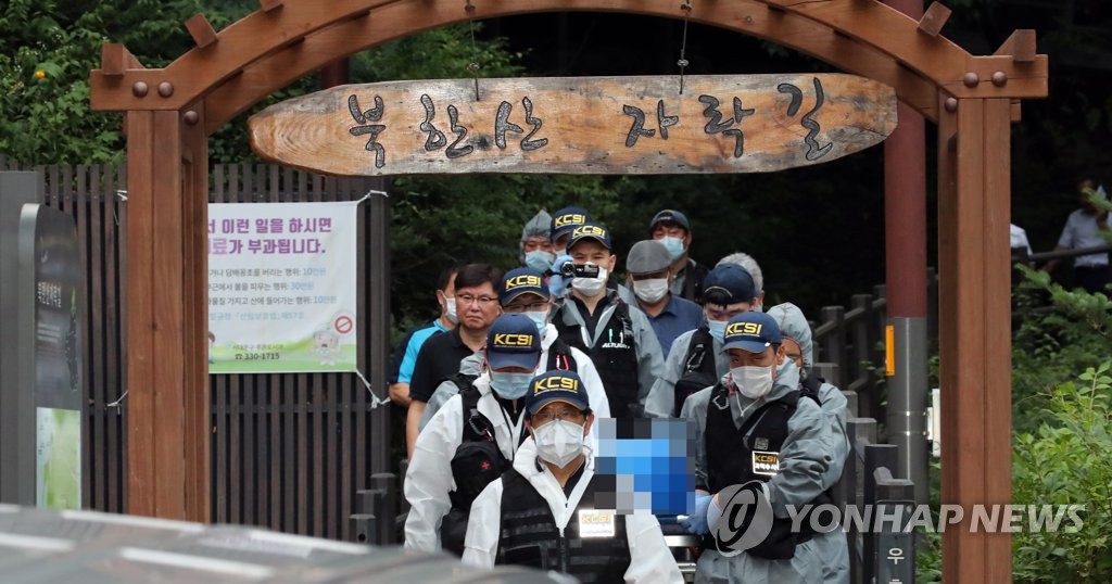 현장 수습하는 경찰