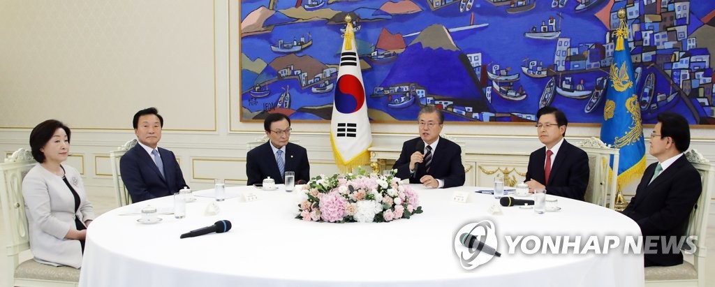 여야 5당 대표 만난 문 대통령
