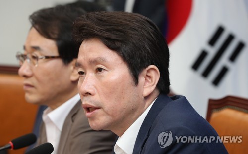 발언하는 이인영