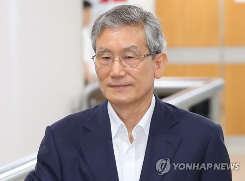 속행공판 출석하는 고영한 전 대법관
