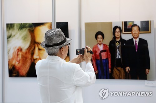 '기록을 기록으로' 김대중 전 대통령 추모 시민