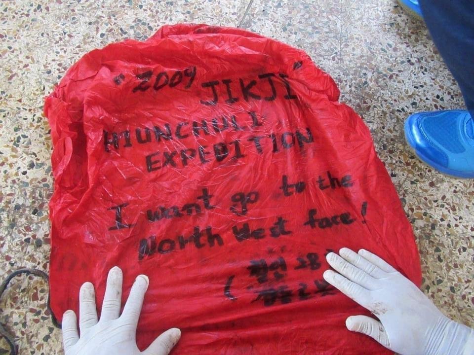 Backpack rain cover of missing alpinist found Backpack rain cover of missing alpinist found
