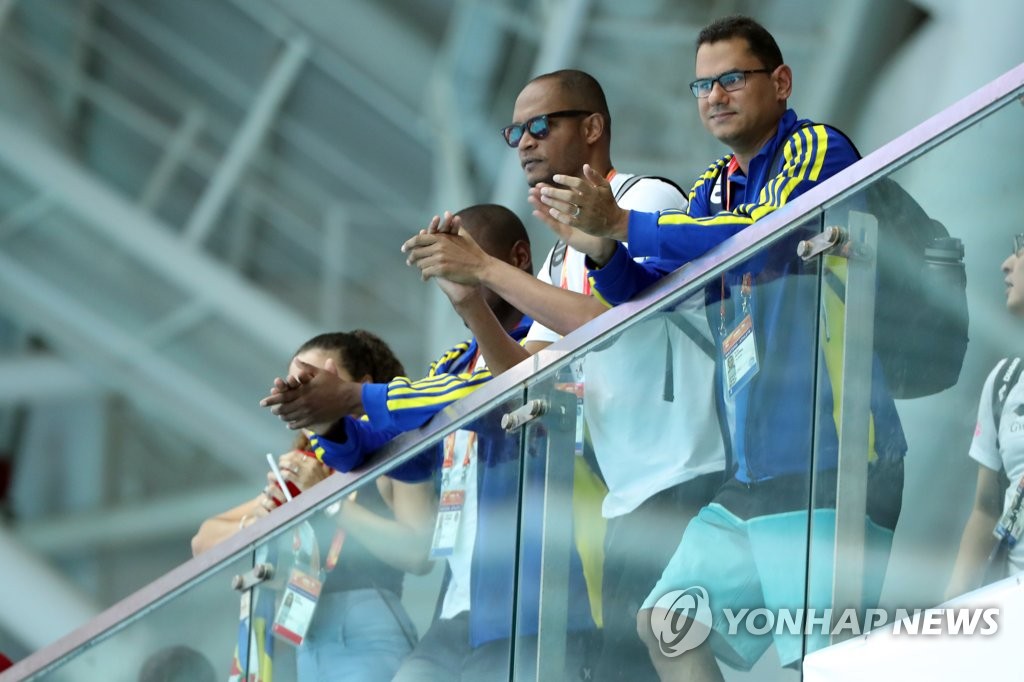 경기장에 울려 퍼진 박수소리