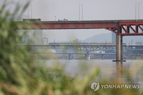 '몸통 시신 사건' 한강 수색 중 사체 추가 발견