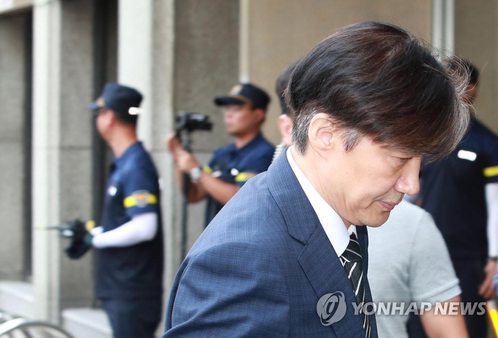 생각에 잠긴 조국 법무부 장관 후보자