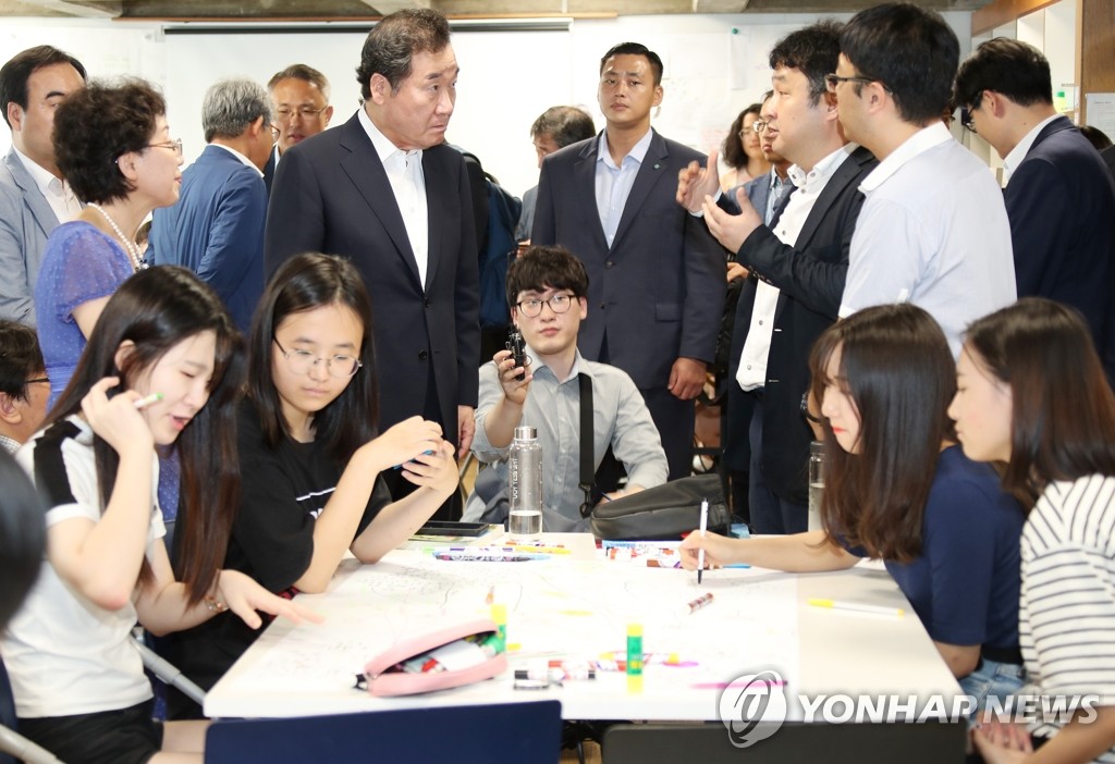 이낙연 총리, 미래교실네트워크 수업 참관
