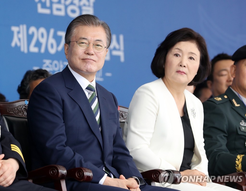 테러 대응 시범 관람하는 문 대통령 내외