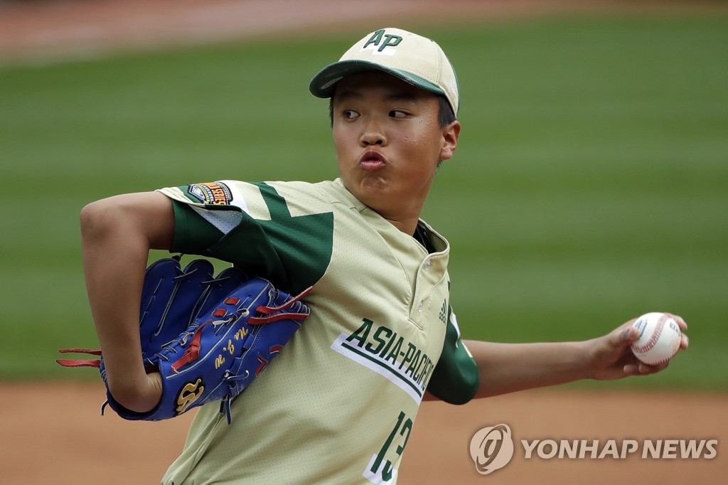 공 던지는 한국 '리틀야구' 나진원