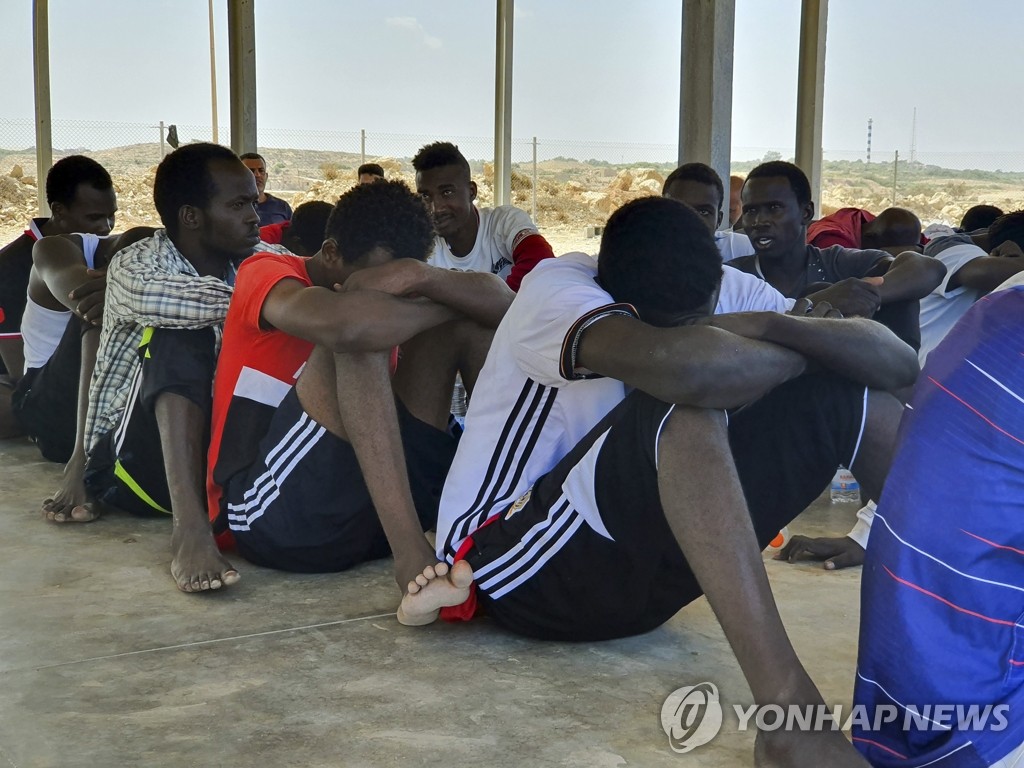 리비아 연안서 구조된 지중해 난민들