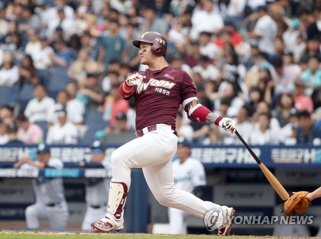 Park Byung-ho of the Kiwoom Heroes is in action against the NC Dinos in the top of the fourth inning of a Korea Baseball Organization regular season game at Changwon NC Park in Changwon, 400 kilometers southeast of Seoul, on Sept. 1, 2019. (Yonhap)