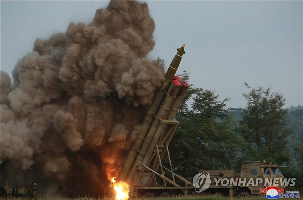 북한, 다시 초대형 방사포 시험사격…'성공' 발표는 없어
