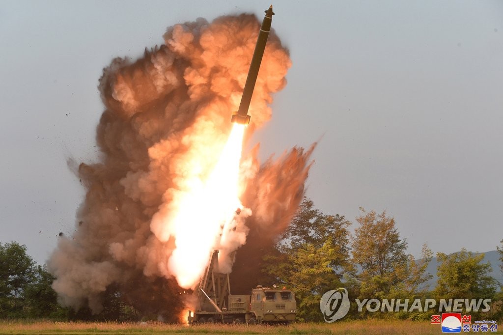 La Corée du Nord a testé le mardi 10 septembre 2019 un nouveau lance-roquettes multiple de «très grande taille» sous la direction du dirigeant nord-coréen Kim Jong-un, rapporte le lendemain l'Agence centrale de presse nord-coréenne (KCNA). (Utilisation en Corée du Sud uniquement et redistribution interdite)