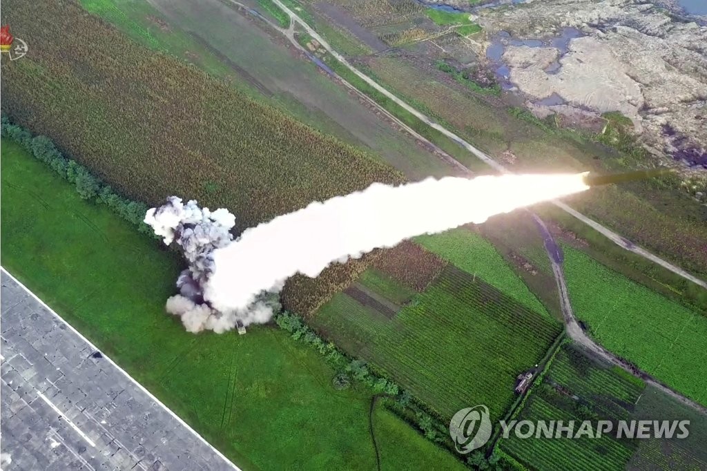 북한, 다시 초대형 방사포 시험사격…'성공' 발표는 없어