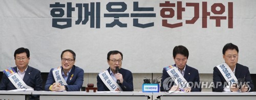 이해찬 '서울역 현장 최고위원회의에서'