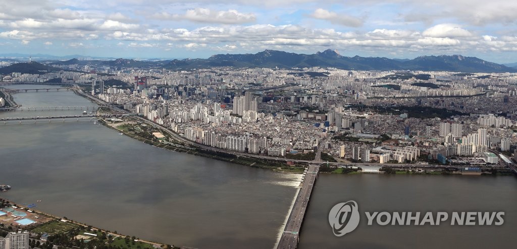 하늘엔 조각구름 떠 있고
