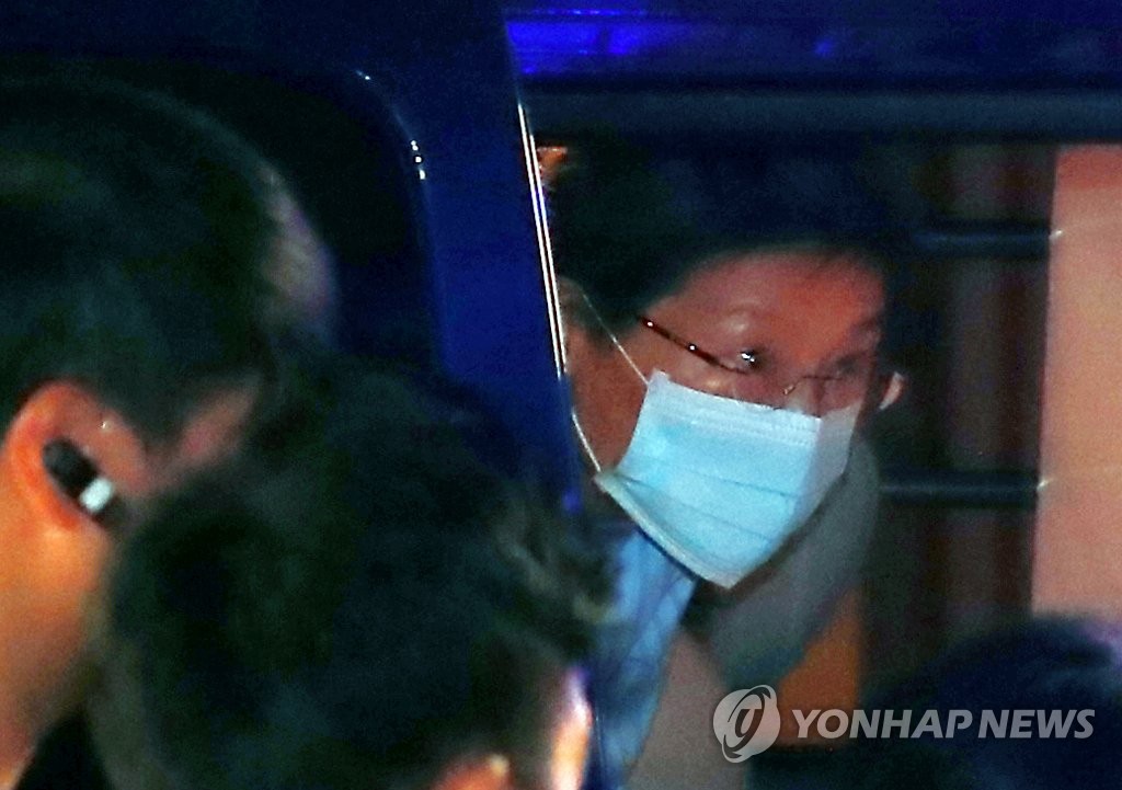 박근혜 전 대통령, 서울성모병원 입원…내일 어깨수술