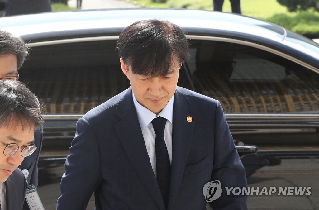 국회 본청 들어서는 조국 법무부 장관