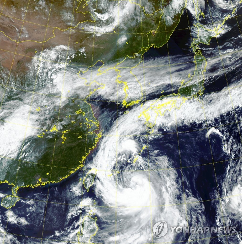 Approaching typhoon Approaching typhoon
