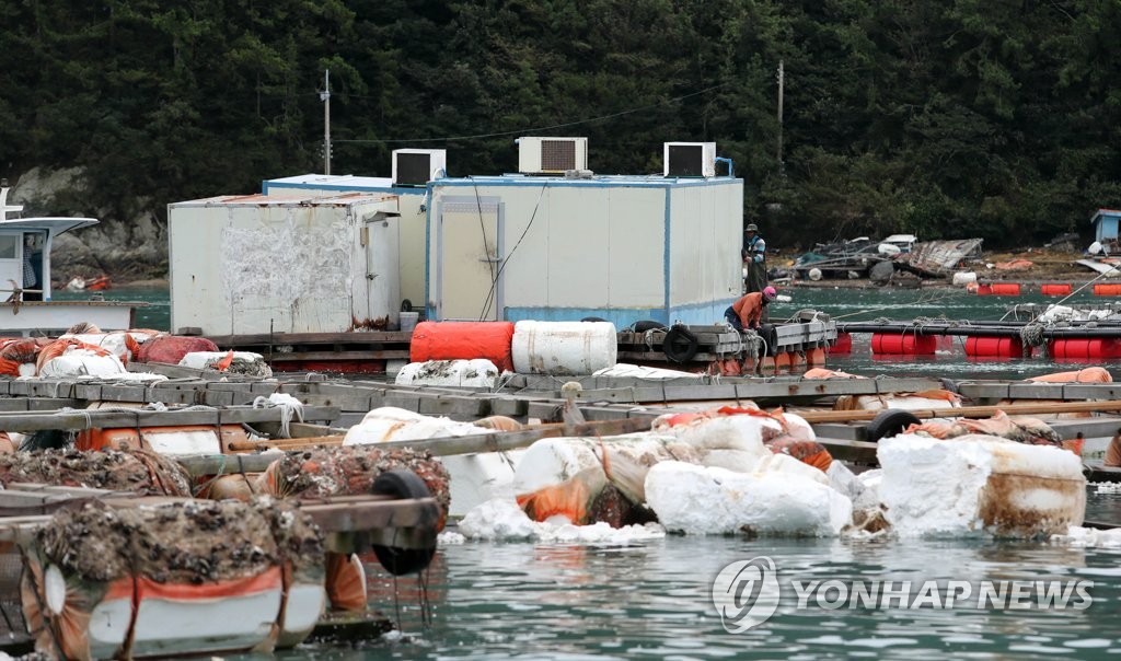 힘겨운 복구작업