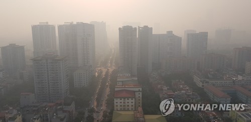 뿌연 스모그로 뒤덮인 베트남 하노이