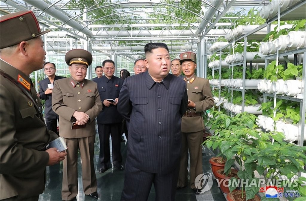 金正恩氏 軍農場を視察 金正恩氏 軍農場を視察