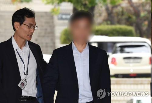 영장심사 출석하는 '버닝썬 의혹' 윤 총경