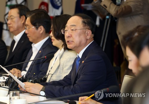 인사말 하는 홍남기 부총리