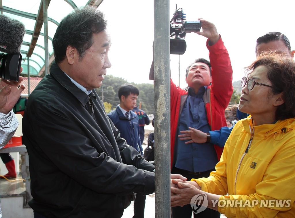 Prime minister visits typhoon-hit town Prime minister visits typhoon-hit town