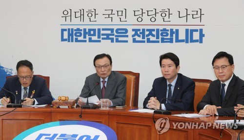 발언하는 이해찬 대표