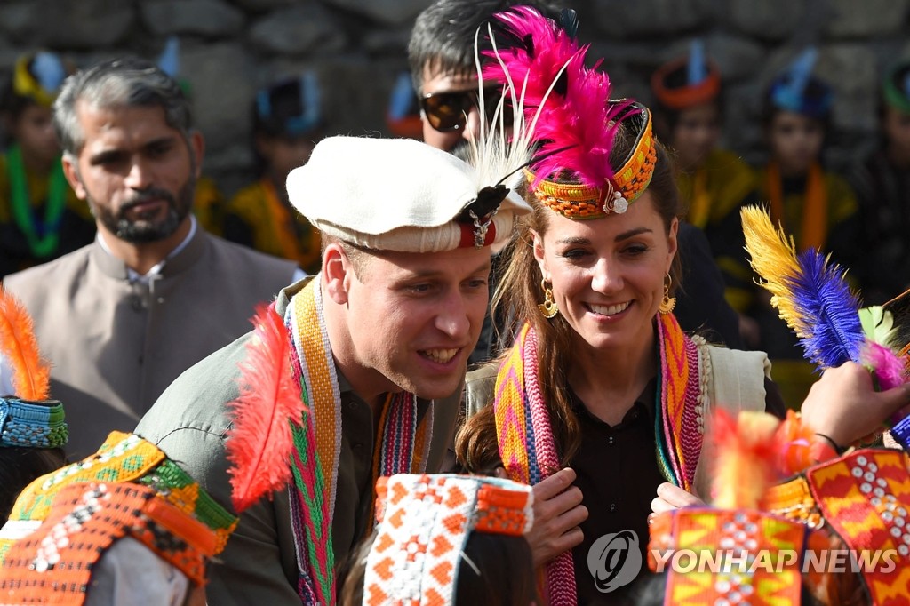 영국 윌리엄 왕세손 부부, 파키스탄 방문…다이애나비 추억