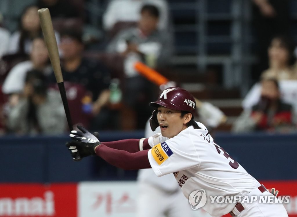 Kim Kyu-min of the Kiwoom Heroes hits an RBI single against the SK Wyverns in the bottom of the fifth inning of Game 3 of the second round Korea Baseball Organization playoff series at Gocheok Sky Dome in Seoul on Oct. 17, 2019. (Yonhap)