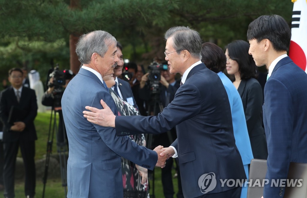 Moon receives foreign diplomats Moon receives foreign diplomats