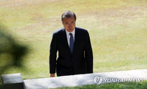 상춘재 향하는 문 대통령
