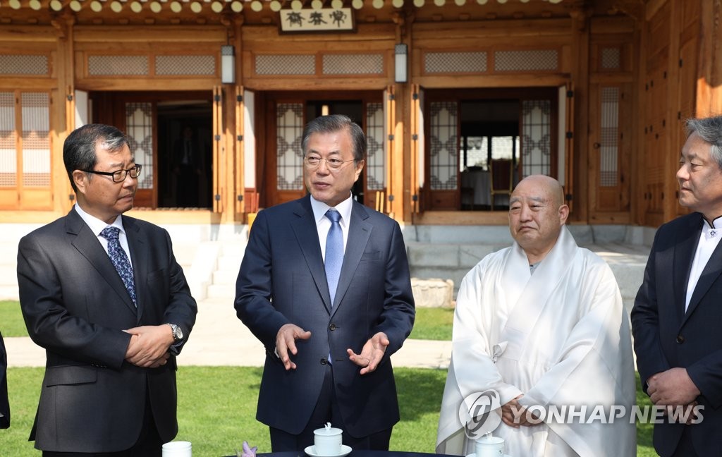 문 대통령, 종교지도자들과 간담회